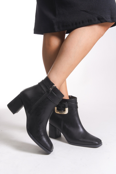 Riccon Women's Buckle Detailed Heeled Boots 00121050 Black