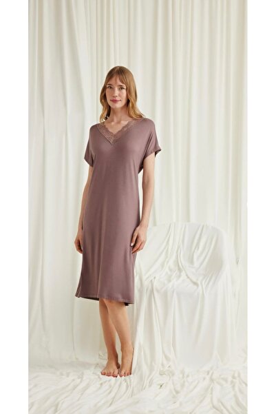 NightLove فستان نوم موناميس بأكمام قصيرة ودانتيل عند الرقبة 18589