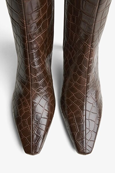 Bershka Sivri burunlu topuklu bot