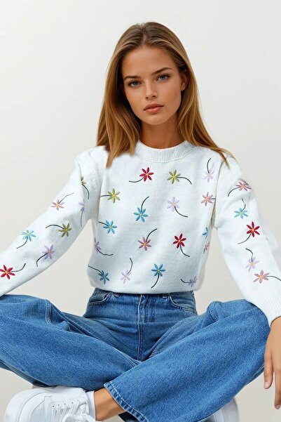 VAGGON Women's Ecru Floral Embroidered Stand Collar Knitwear Sweater Vs00858