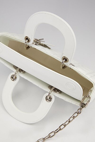 Levidor Beyaz Gümüş Zincir Detaylı Omuz Çantası