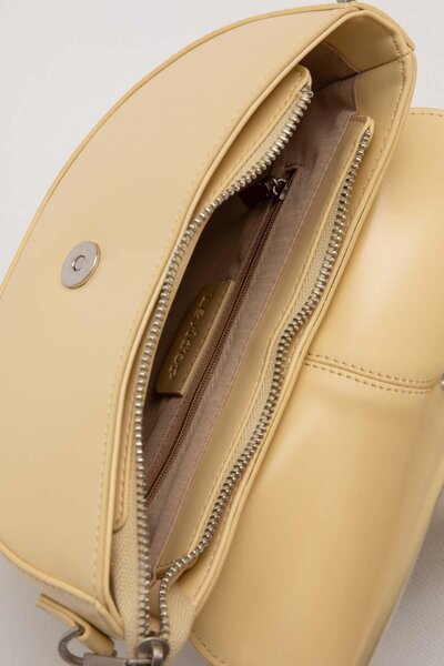 Levidor Yellow Logo Chain Detailed Shoulder Bag