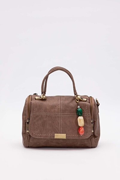 Levidor Camel Stone Accessory Detailed Shoulder Bag