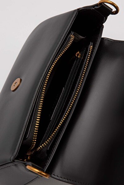 Levidor Black Wide Chain Accessory Shoulder Bag