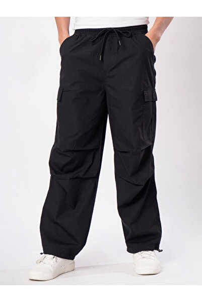 Bene Kleed By Styli Men Black Parachute Fit Cargo Trousers