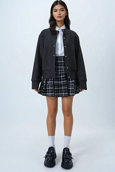 Trend Alaçatı Stili Anthrazitfarbene Bomberjacke für Damen mit weicher Textur, zwei Taschen und Fleece-Innenfutter Alc-X14412