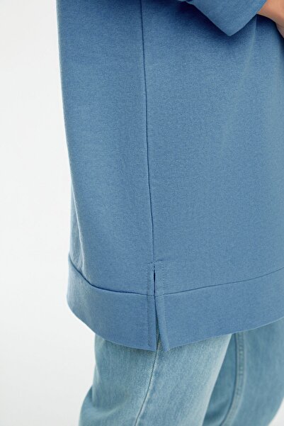 Trendyol Modest Modrá, základní pletená mikina s výstřihem na krku TCTAW22TW0138