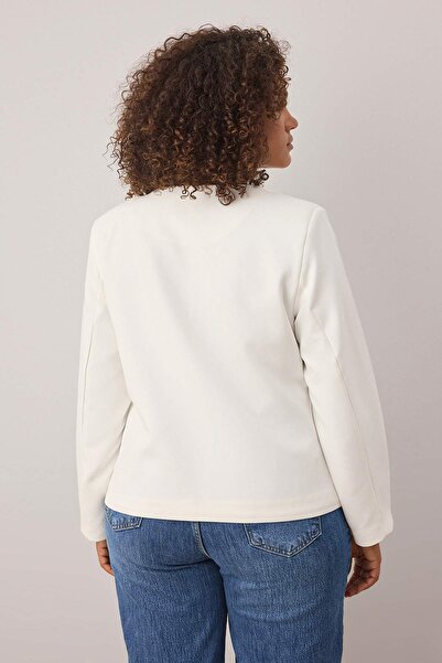 Trendyol Curve Ecru Heart Button Crew Neck Plus Size Jacket Tbbaw26Ag00005