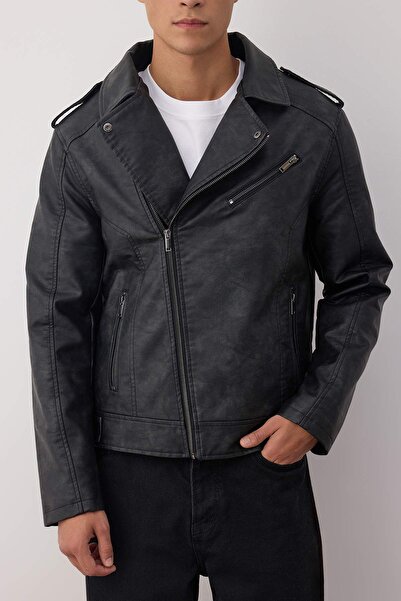 Trendyol Collection Černý pánský kabát z umělé kůže Regular Fit ze 100% PU TMNAW26MO00001