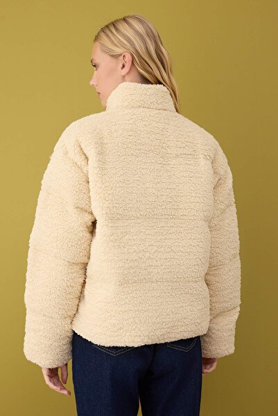 Trendyol Collection Ecru Regular Fit Plush Inflatable Coat Twoaw26Mo00144