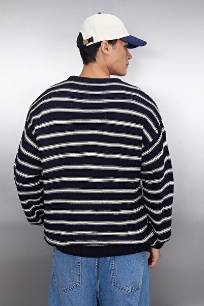 Trendyol Collection Sötétkék uniszex túlméretes kötöttáru pulóver - csíkos nyakú TMNAW25KZ00025