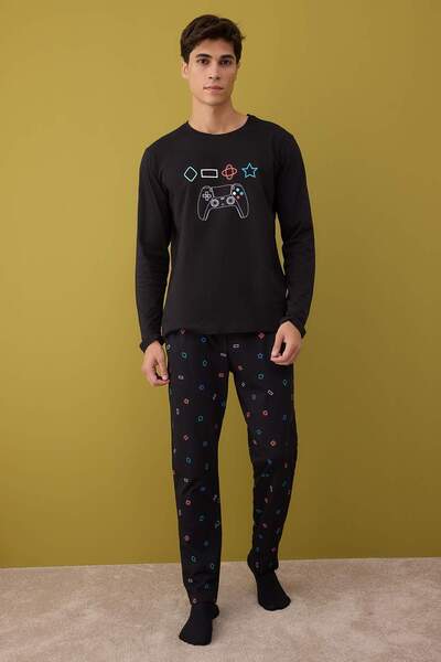 Trendyol Collection Black Regular Game Printed Knitted Pajamas Set Tmnaw24Pt00012