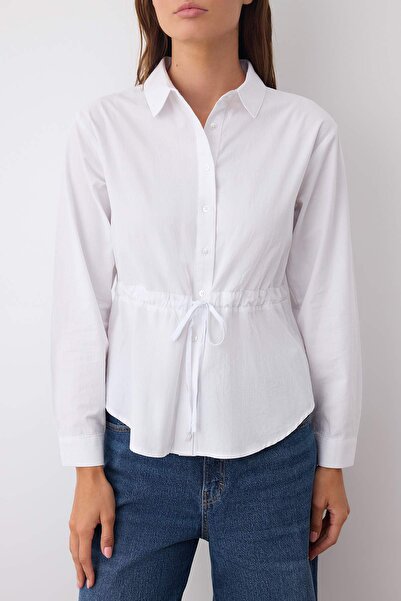 Trendyol Collection Fehér, derékra összegyűjtött ing TWOAW26GO00056