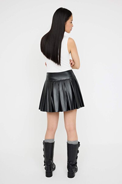 Trendyol Collection Teen Black Pleated Faux Leather Woven Mini Skirt Twoaw26Et00040