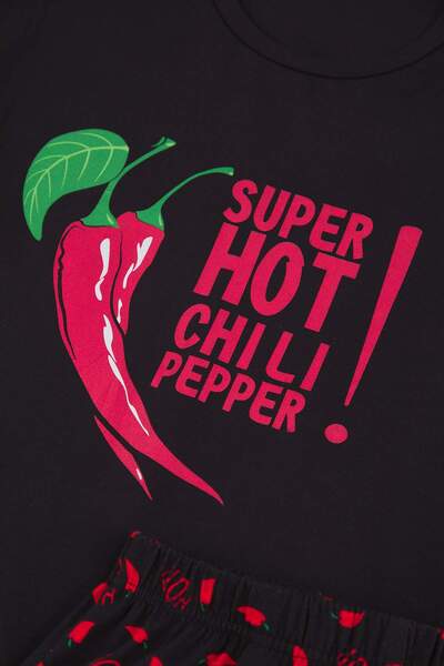 Trendyol Collection Set de pijamale tricotate din bumbac cu imprimeu cu chili, cu detaliu de buzunare, negru, cu croiala normala TMNAW26PT00019