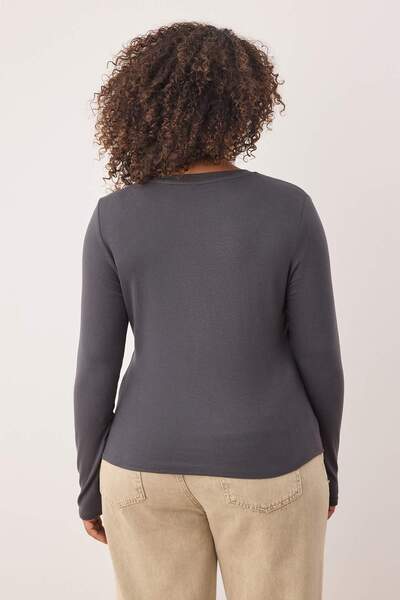 Trendyol Curve Ανθρακί Premium Μαλακό Ύφασμα Βισκόζης με λαιμόκοψη Crop ελαστική πλεκτή μπλούζα TBBAW25AF00027