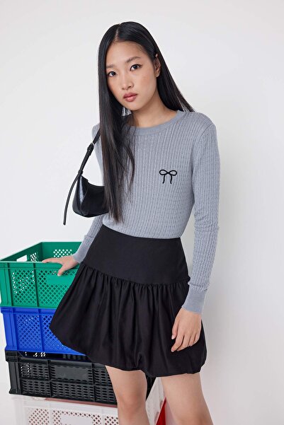 Trendyol Collection Pulover pentru adolescenți, gri mercerizat, cu aspect de păr, tricotaj, cu detaliu de broderie, pulover TWOAW26KZ00055