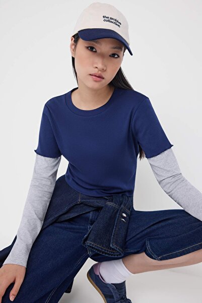 Trendyol Collection Marineblaue, detaillierte, taillierte/figurbetonte Strickbluse mit Rundhalsausschnitt für Teenager TWOAW26BZ00188