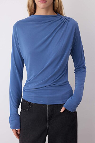 Trendyol Collection Nachhaltigere Strickbluse aus Indigo-Modal-Stoff mit U-Boot-Ausschnitt und Drapier-/Raffdetails TWOAW25BZ00281