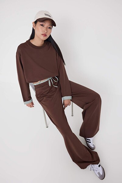 Trendyol Collection Тийнейджърска кафява пуловер с широки крачоли и свободна кройка, комплект с долнище TWOAW26AU00059