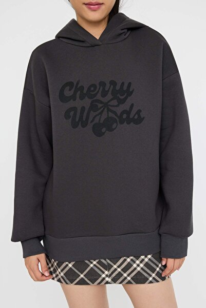 Trendyol Collection Anthracite Oversize/Wide Fit Cherry Back Printed Thick Fleece Inside Knitted Sweatshirt Twoaw26Sw00019