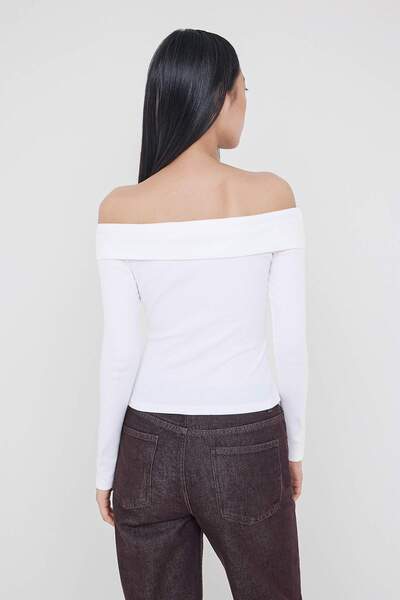 Trendyol Collection Ecru Fitted/Slim Fit Carmen Collar Buttoned Ribbed Stretchy Knitted Blouse Twoaw26Bz00076