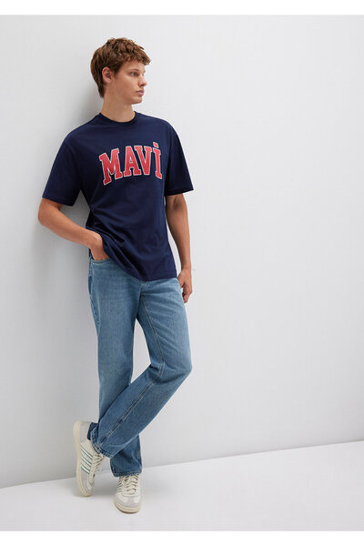 Mavi T-Shirt s potištěným logem v námořnické modré Volný střih / Volný uvolněný střih0611711-84371