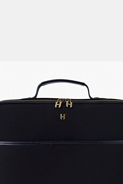 HELMBROOK Boris Genuine Leather Men's 15.6" Single Compartment Laptop Bag