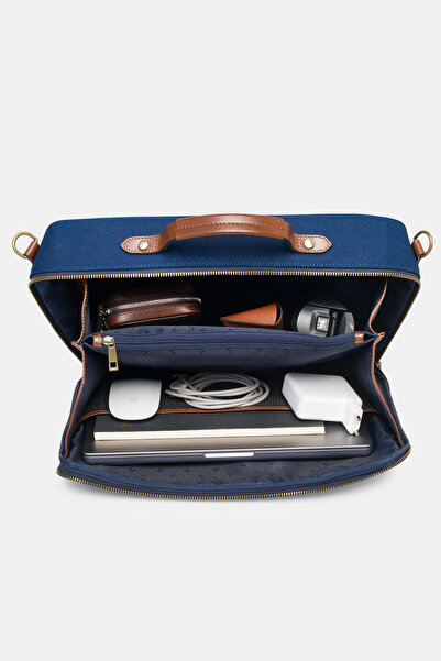 HELMBROOK Boris Genuine Leather Men's 15.6" Single Compartment Laptop Bag