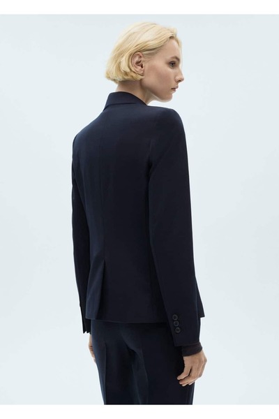 MANGO Woman Bedene oturan blazer ceket