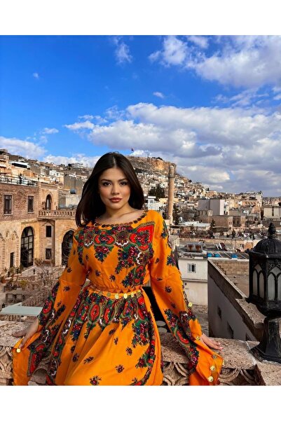 MODA Yöresel Elbise Şal Ve Kuşağı Içinde