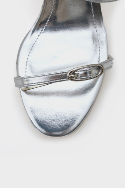 Capone Outfitters شبشب نسائي أنيق ذو كعب مزدوج معدني من Lucky Heels