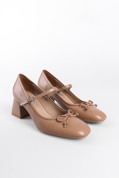Capone Outfitters Pantofi de damă cu toc mijlociu - Design cu bretele