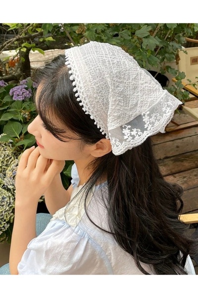FloresDeCarnaval Vintage Hair Cover with Lace Detail – White Stylish Headscarf & Bandana