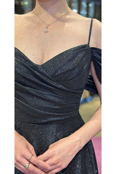 Abiyeniall Siyah İp Askılı  Sırt Dekolteli Anvelop  Yırtmaçlı Kloş Etekli Simli Uzun Abiye Elbise 7633