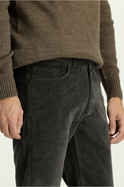 Kiğılı Slim Fit Dar Kesim Likralı Kadife Pantolon