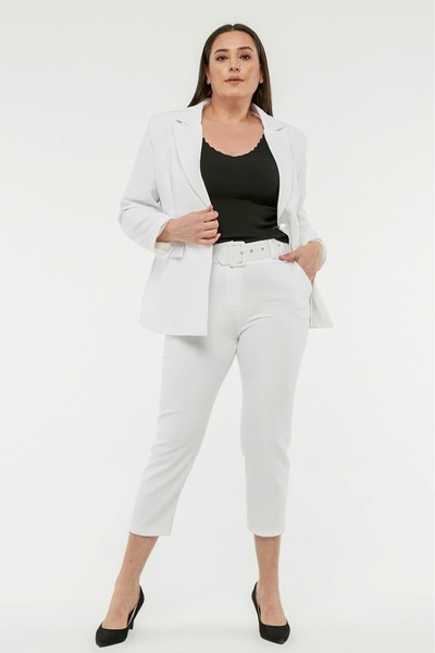 SİZ Beyaz Büyük Beden Tek Düğme Ceket Kemerli Cepli Havuç Pantolon Takım Elbise