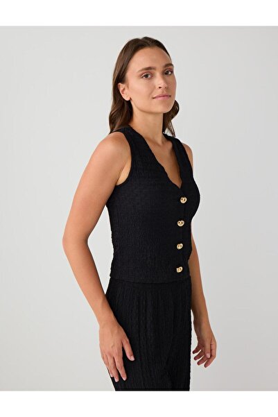 Jimmy Key Siyah Dar Kesim Parlak Düğme Detaylı Örme Yelek