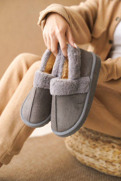 Capone Outfitters Women's Slippers - Furry House Slippers