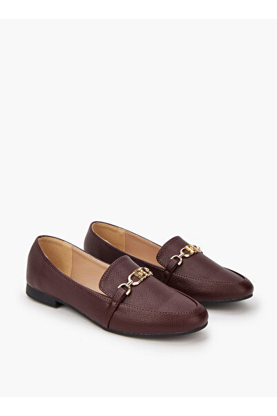 Flora Bella by Shoexpress حذاء لوفر سهل الارتداء بتفاصيل سلسلة منقوشة