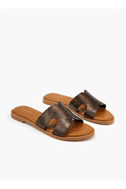 Flora Bella by Shoexpress صندل مسطح سهل الارتداء ومزخرف