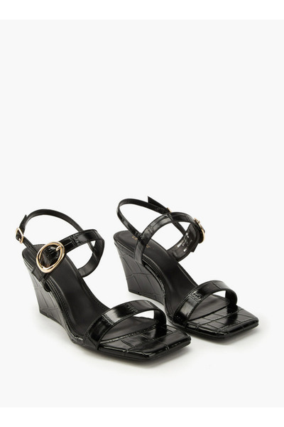 Celeste صندل نسائي بكعب إسفيني سادة مع مشبك للإغلاق