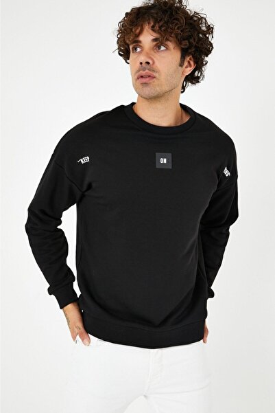 BREEZY Sırtı Kabartma Grafiti Baskılı Oversıze Siyah Sweatshırt