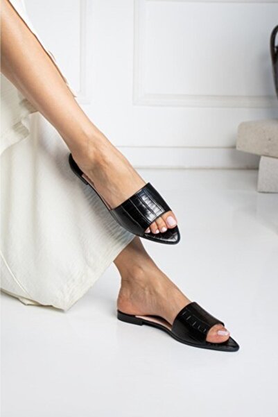 Vivace شبشب نسائي أسود بمقدمة مدببة