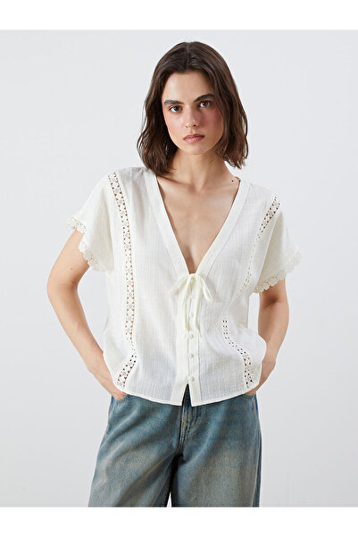 LC Waikiki Trendlucky V-Neck Lace Detailed Blouse with Difference