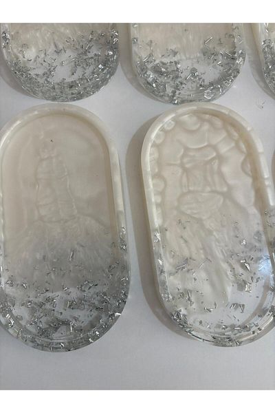 Pelince - Handmade 6-Piece Epoxy Presentation Plate - Pearl White with Silver Leaf - Dimensions: 17.5 X 9.5 cm