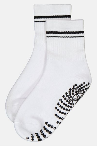gaiam Men 2 Pair Textured Grippy Crew Socks, White