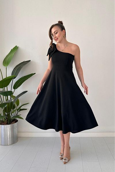 MaziButik One Shoulder Bow Crepe Dress Black