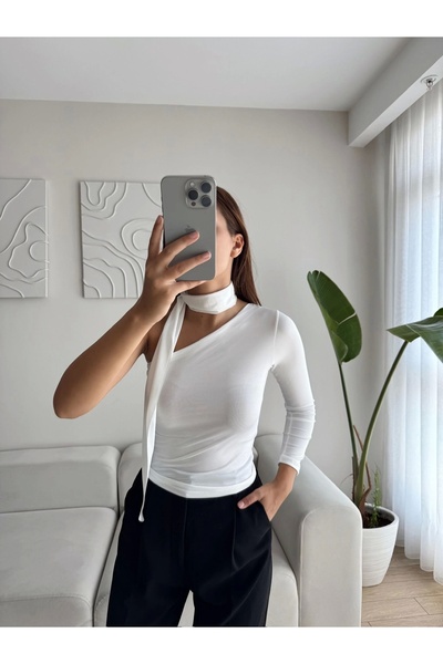 Zoom Butik Single shoulder scarf blouse - white