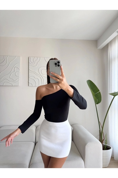 Zoom Butik Shoulder low-cut crop - black